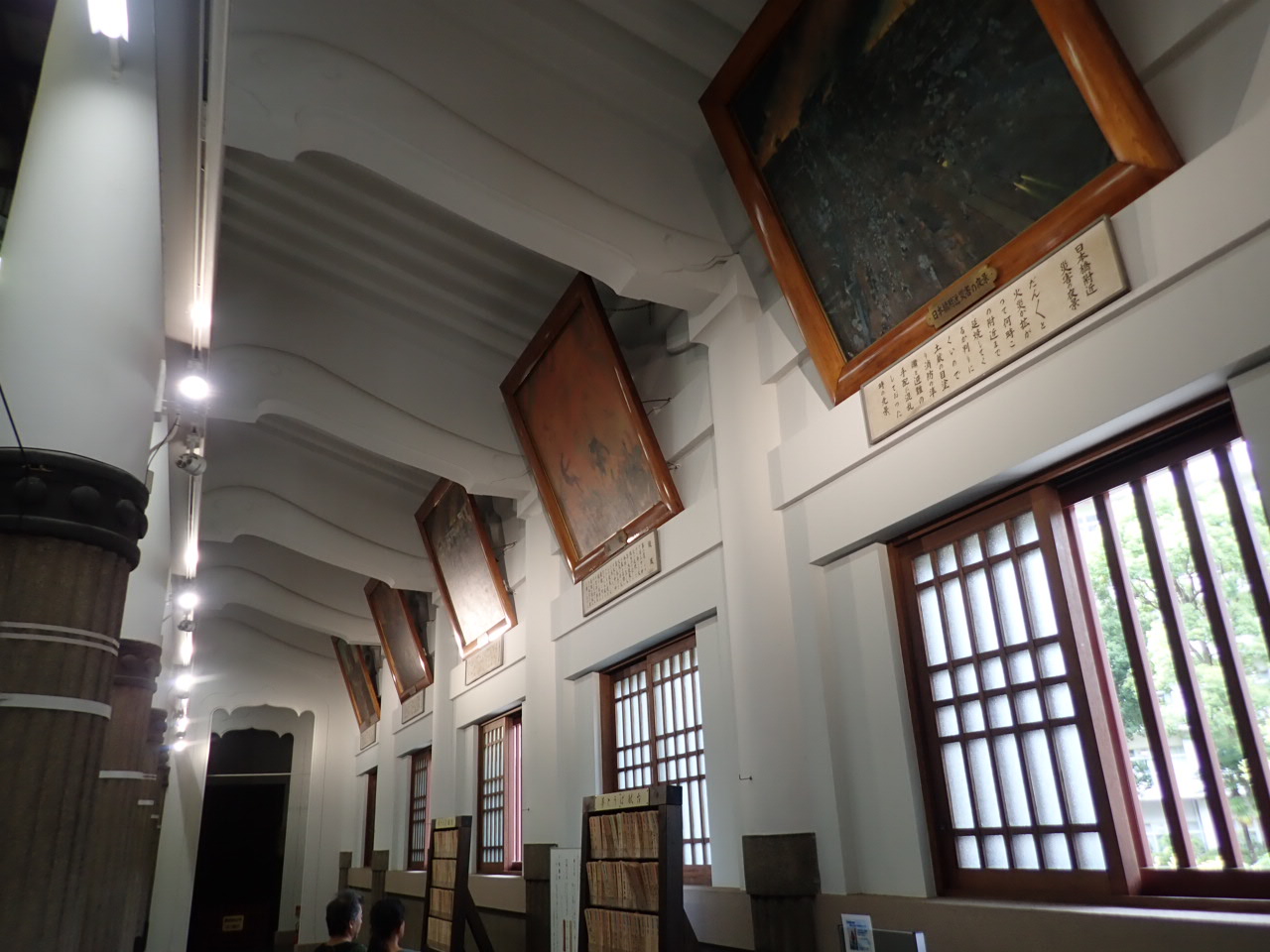 慰霊堂内の展示状況