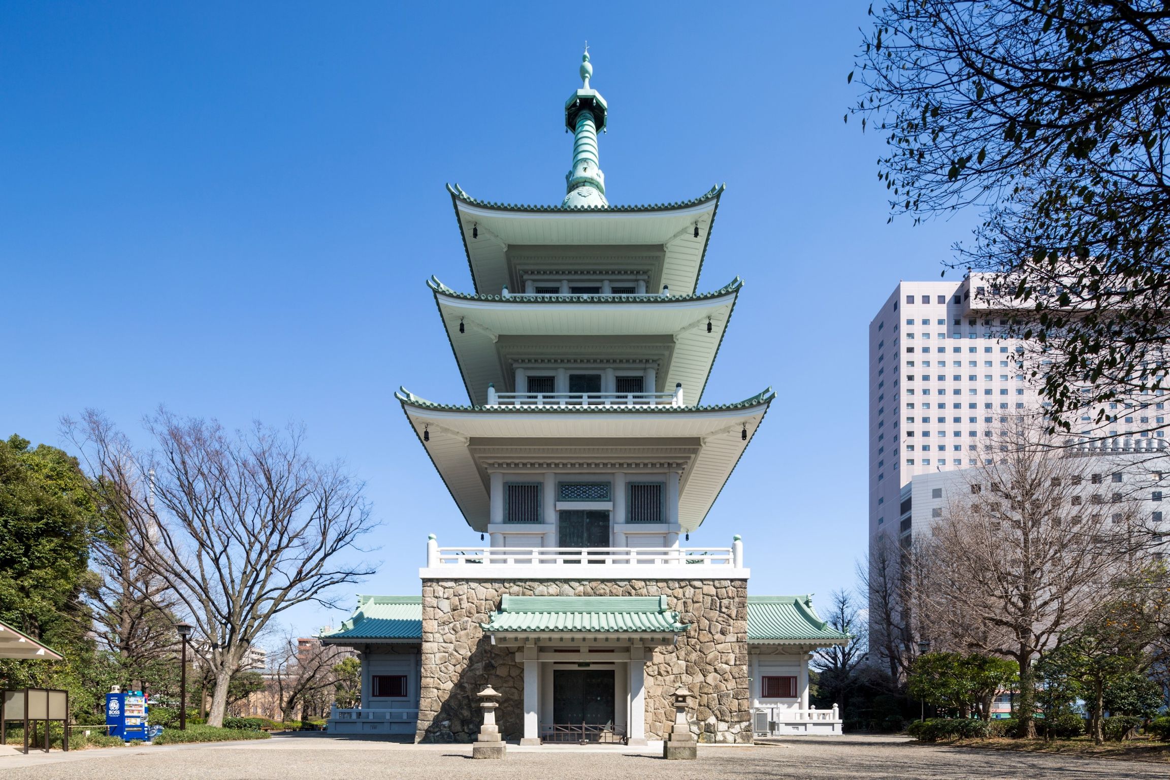 東京都慰霊堂・納骨塔正面