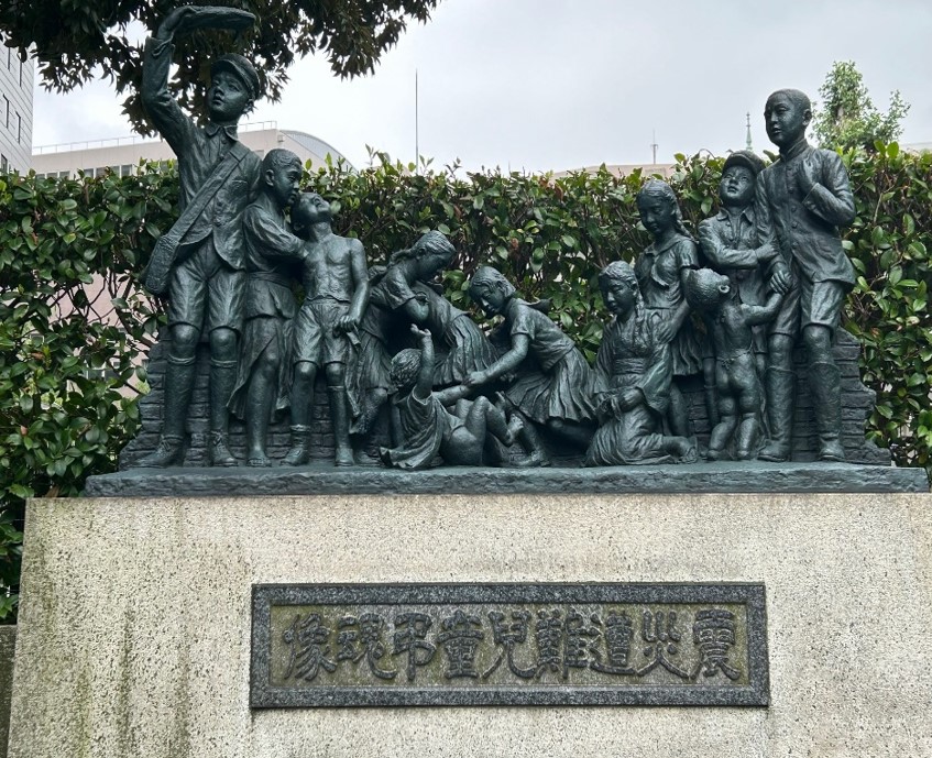震災遭難児童弔魂像